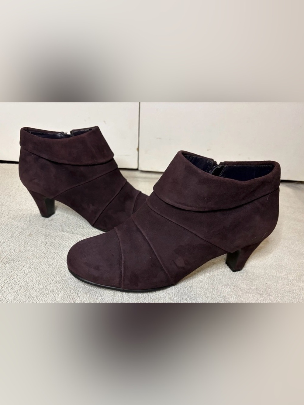 Aerosoles Play Date Women’s Dark Purple Suede Booties Size 8W  NWOB